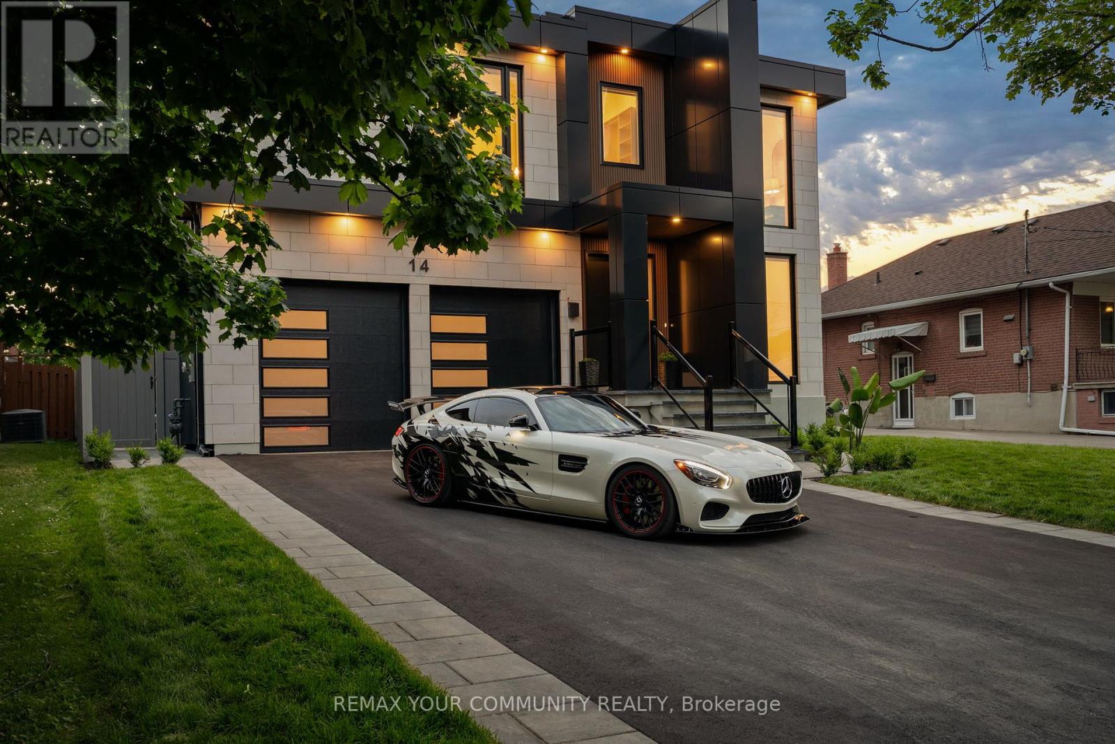 14 Ranwood Drive, Toronto, Ontario  M9N 3E9 - Photo 2 - W12760756