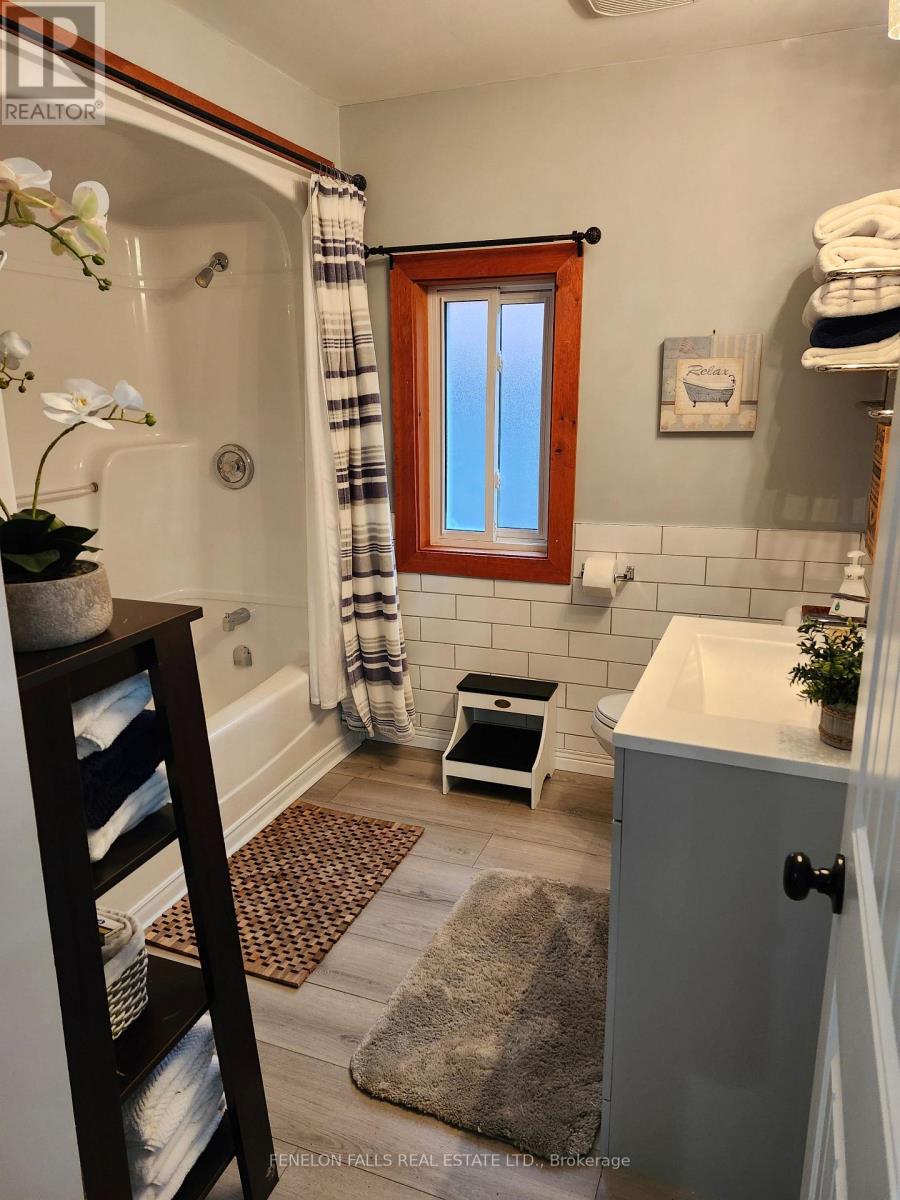 1699 County Rd 121 Road, Kawartha Lakes, Ontario  K0M 1N0 - Photo 9 - X12774856