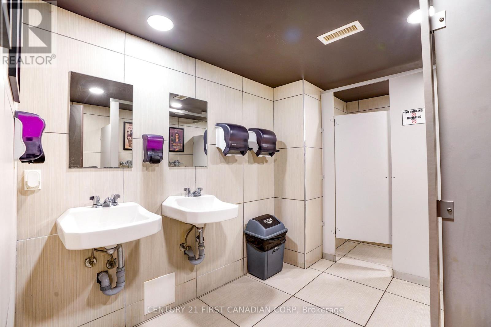 Unit A - 117 Christina Street N, Sarnia, Ontario  N7T 5T7 - Photo 29 - X12774832