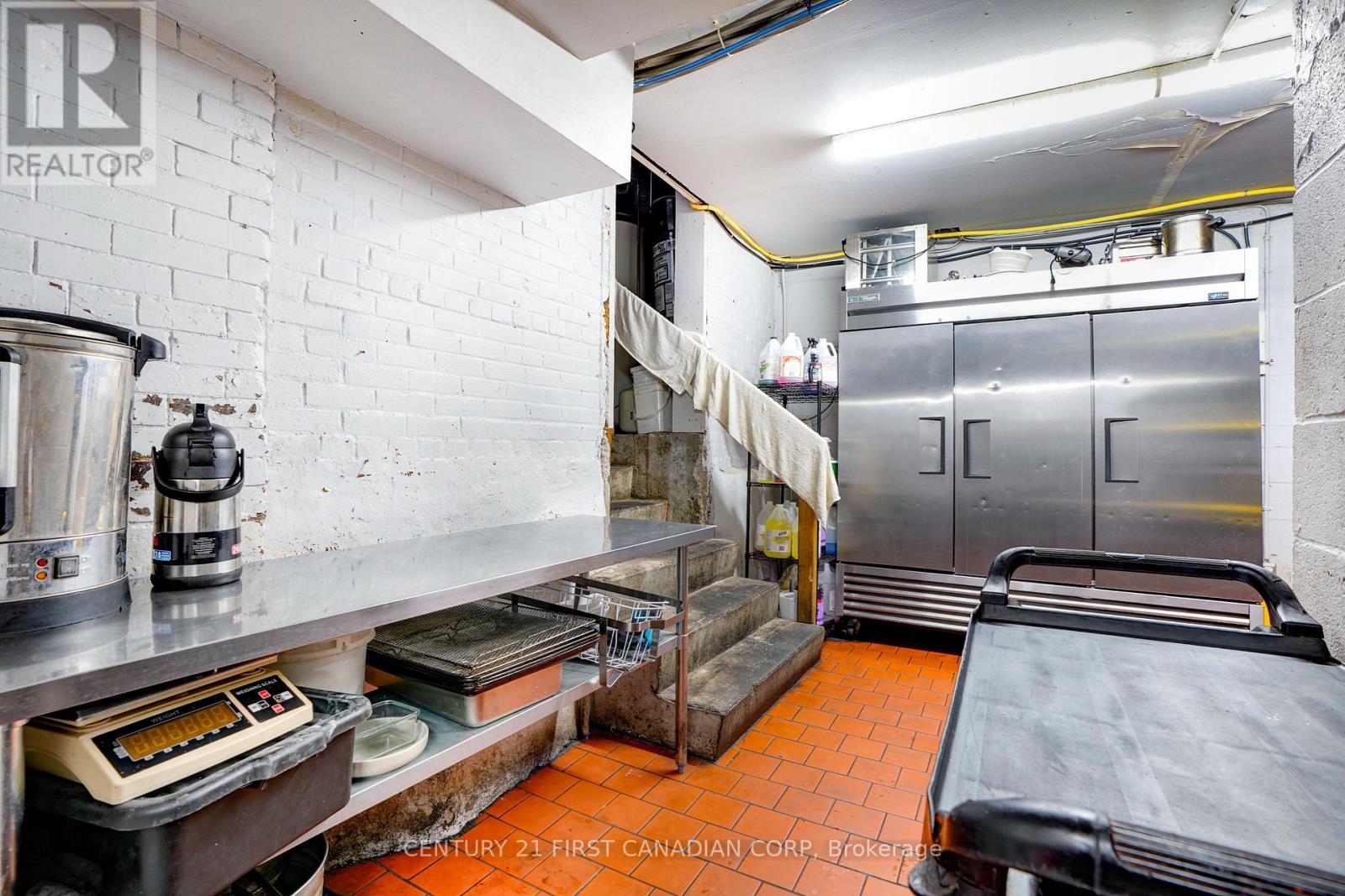 Unit A - 117 Christina Street N, Sarnia, Ontario  N7T 5T7 - Photo 41 - X12774832