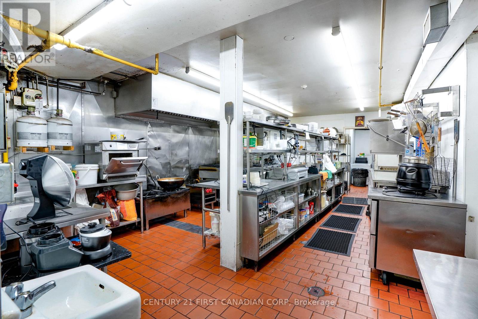 Unit A - 117 Christina Street N, Sarnia, Ontario  N7T 5T7 - Photo 9 - X12774832