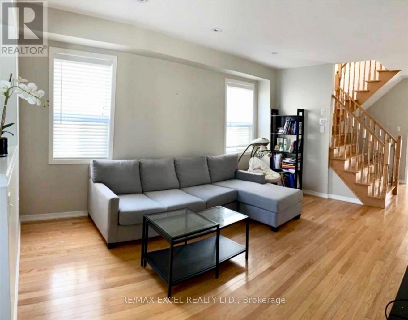 87 Rosario Drive, Vaughan (Vellore Village), Ontario  L4H 0M7 - Photo 3 - N12769678