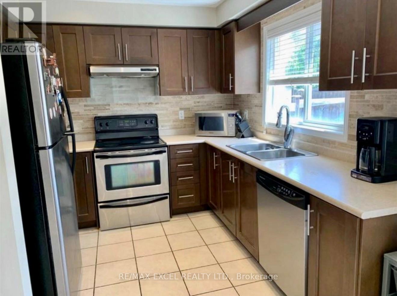 87 Rosario Drive, Vaughan (Vellore Village), Ontario  L4H 0M7 - Photo 5 - N12769678