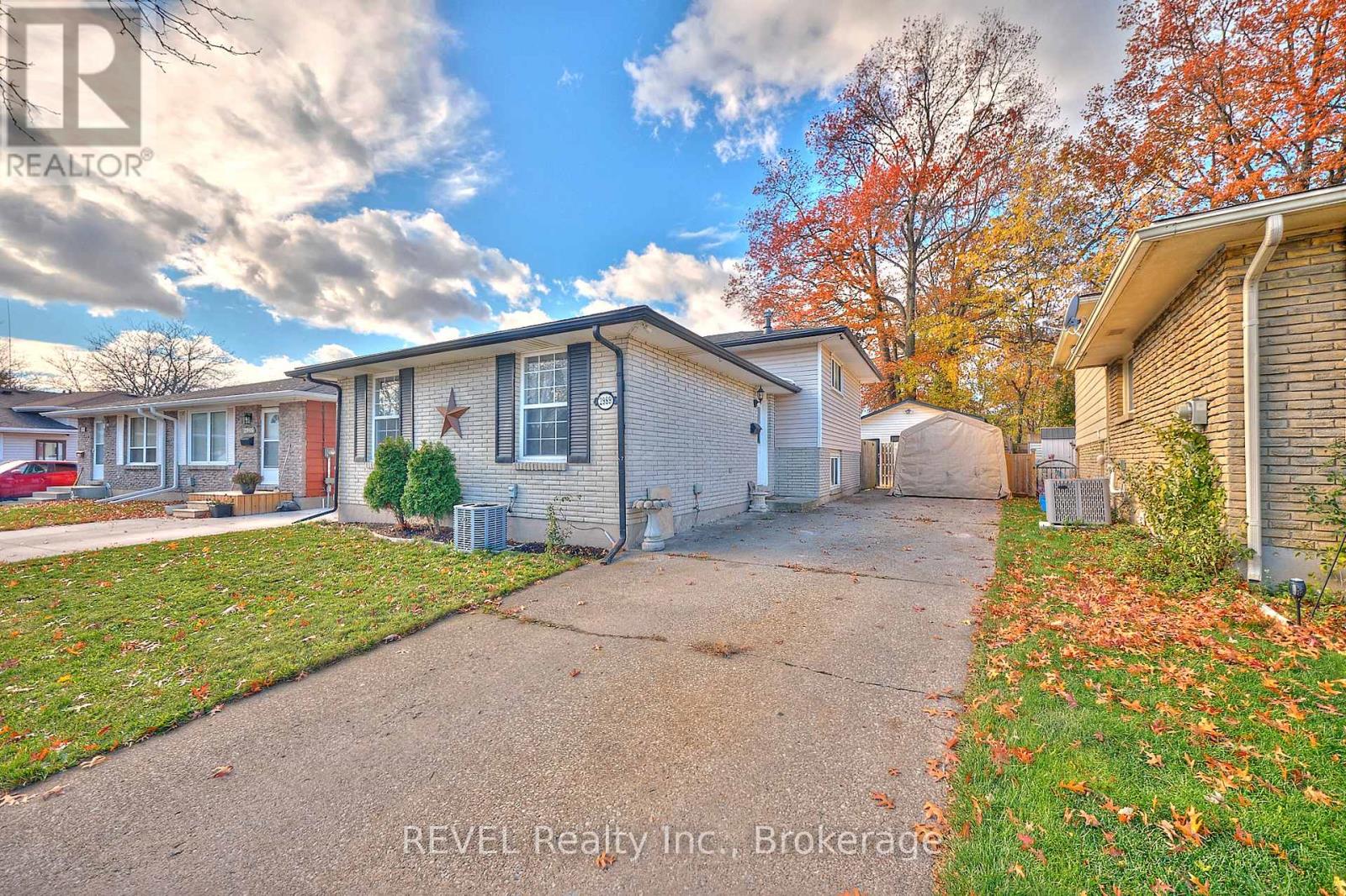 2989 Loyalist Avenue, Niagara Falls, Ontario  L2J 3K8 - Photo 1 - X12774922