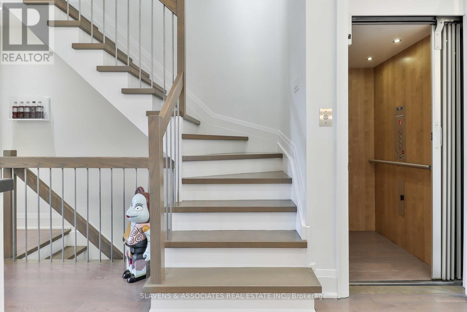 51b Burnaby Boulevard, Toronto, Ontario  M5N 1G3 - Photo 6 - C12774772