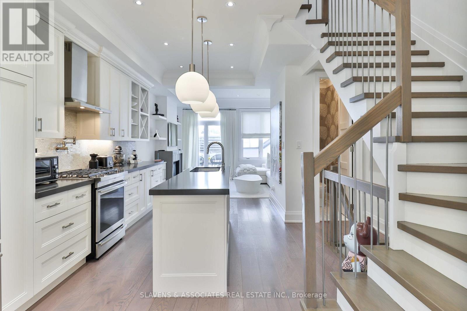 51b Burnaby Boulevard, Toronto, Ontario  M5N 1G3 - Photo 8 - C12774772