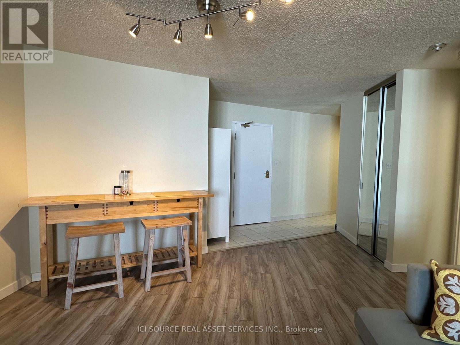 1907 - 270 QUEENS QUAY W, Toronto, Ontario