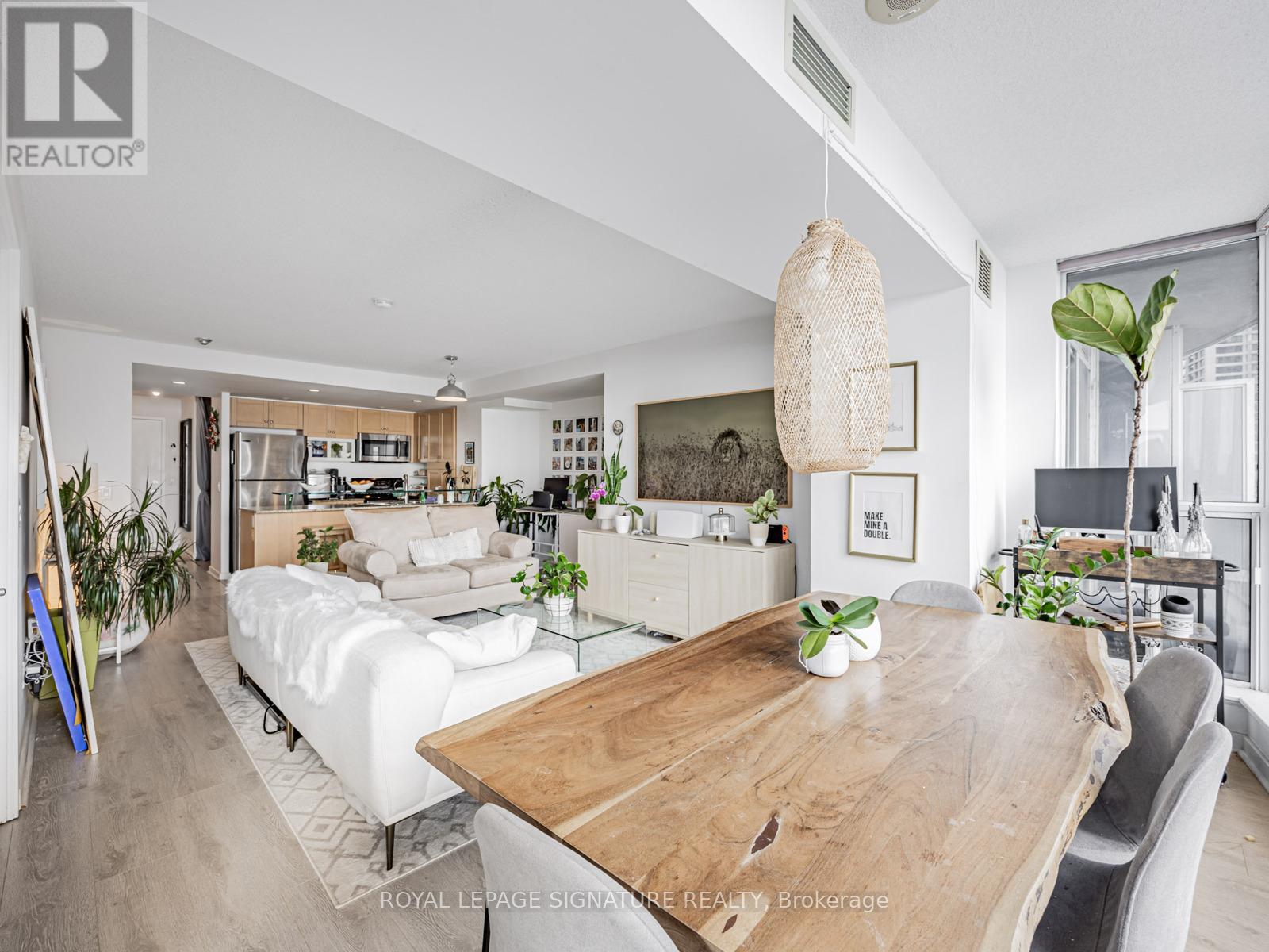 807 - 208 Queens Quay W, Toronto, Ontario  M5J 2Y5 - Photo 4 - C12774888