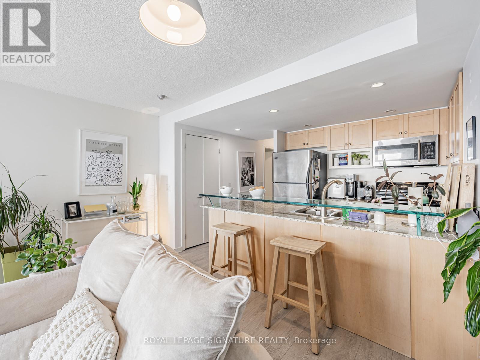 807 - 208 Queens Quay W, Toronto, Ontario  M5J 2Y5 - Photo 5 - C12774888