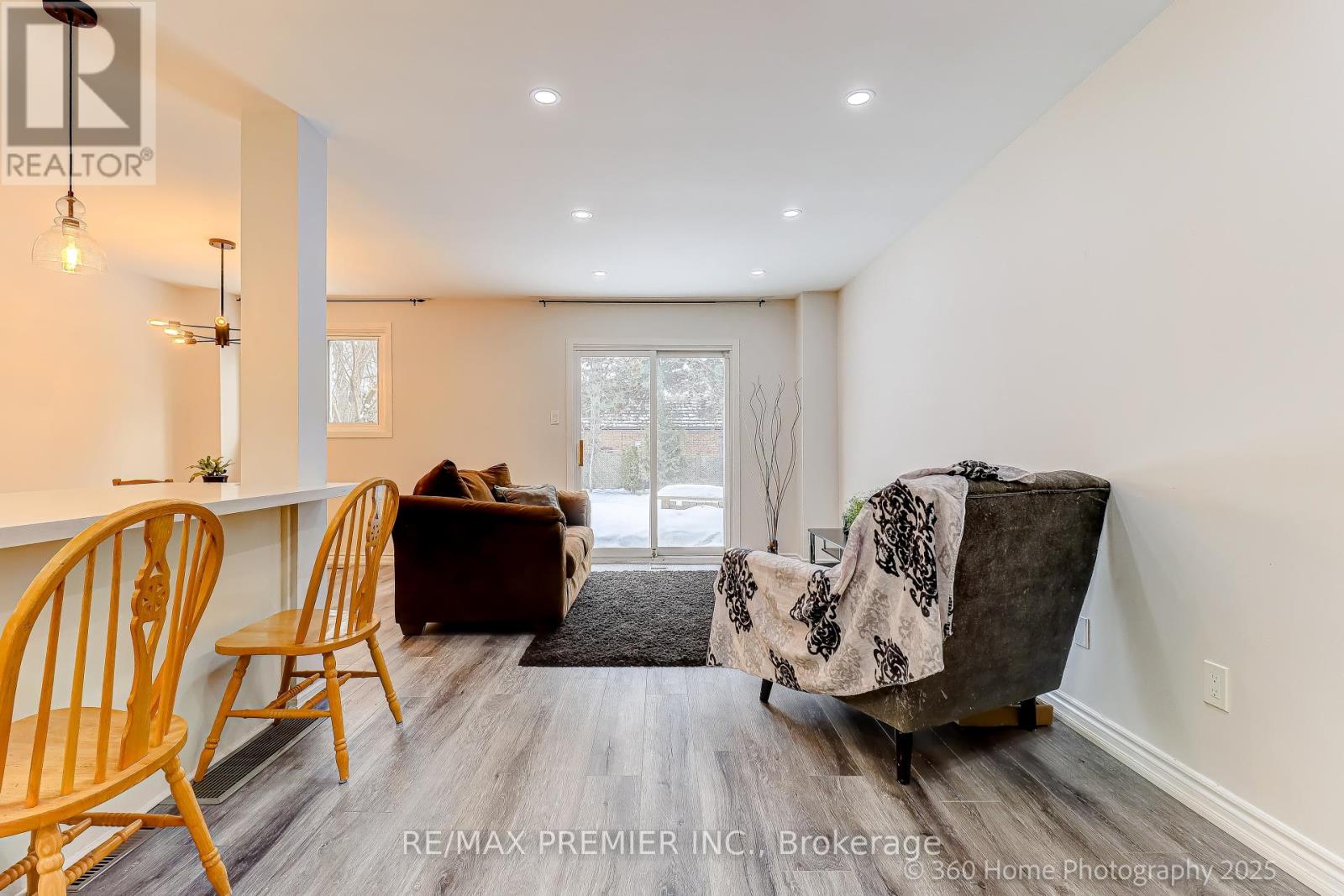 765 Hampton Court, Pickering, Ontario  L1W 3M3 - Photo 4 - E12774866