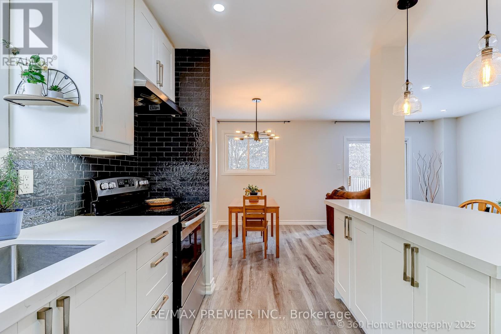 765 Hampton Court, Pickering, Ontario  L1W 3M3 - Photo 6 - E12774866