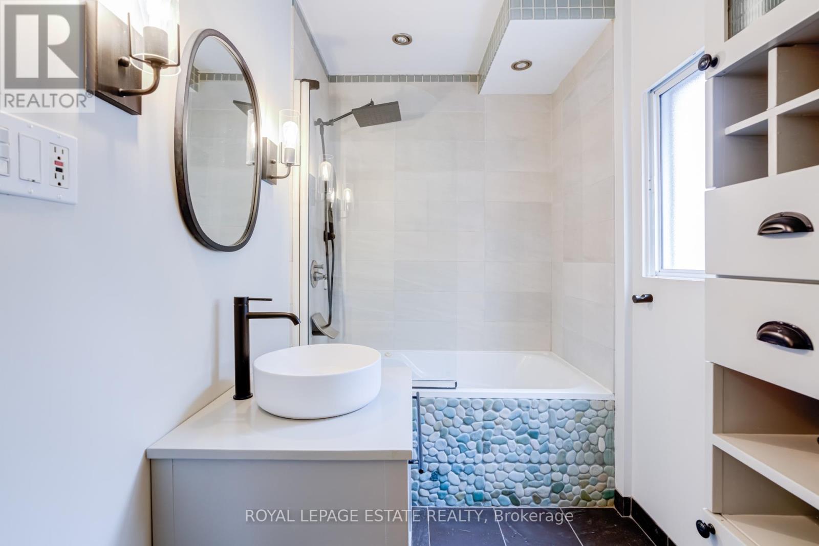 114 Springdale Boulevard, Toronto, Ontario  M4J 1W9 - Photo 25 - E12774882