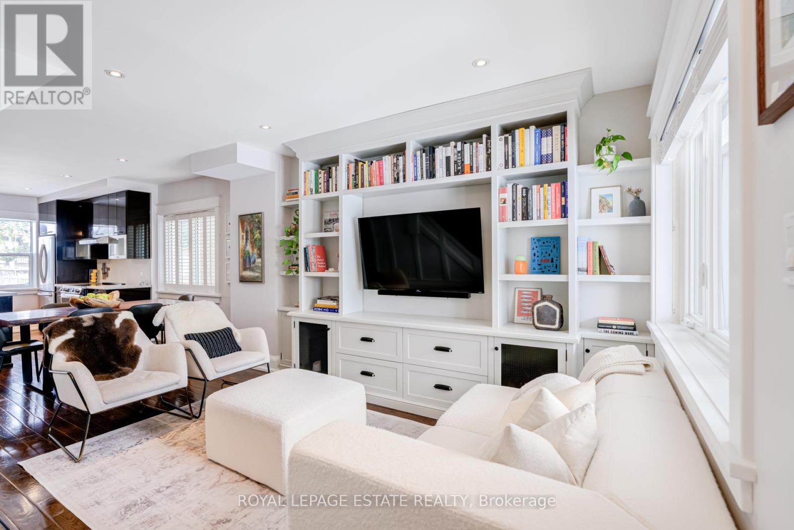 114 Springdale Boulevard, Toronto, Ontario  M4J 1W9 - Photo 3 - E12774882