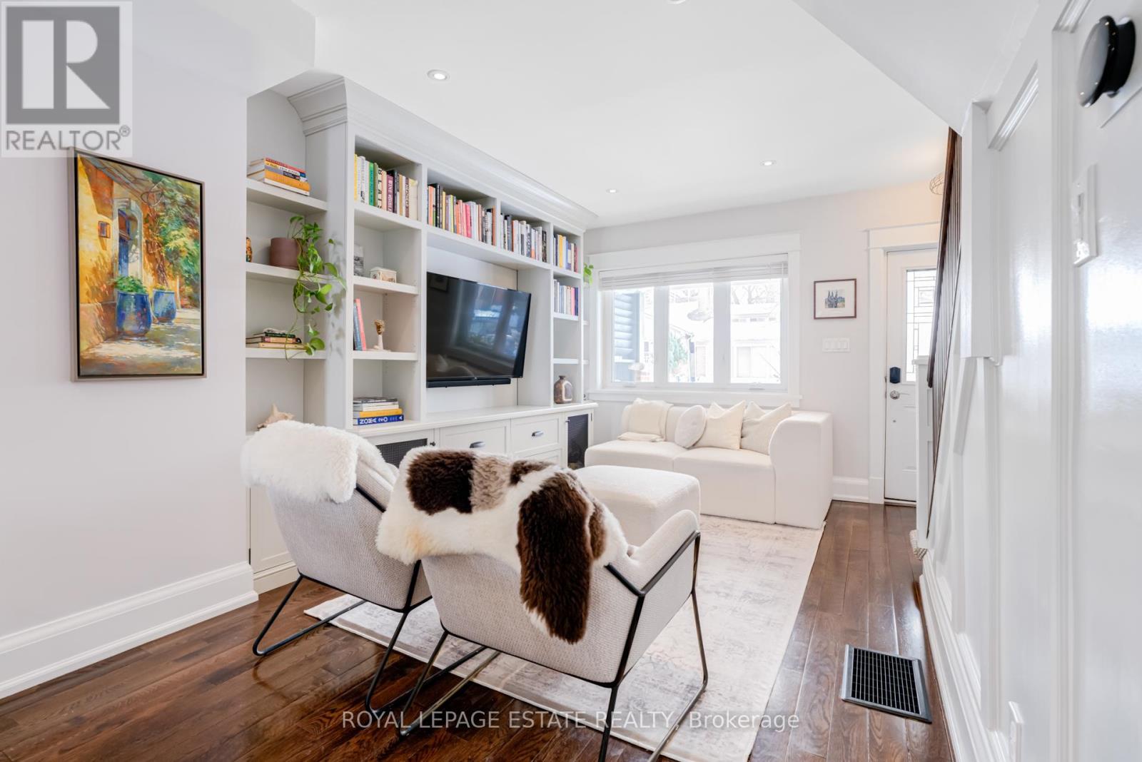 114 Springdale Boulevard, Toronto, Ontario  M4J 1W9 - Photo 5 - E12774882