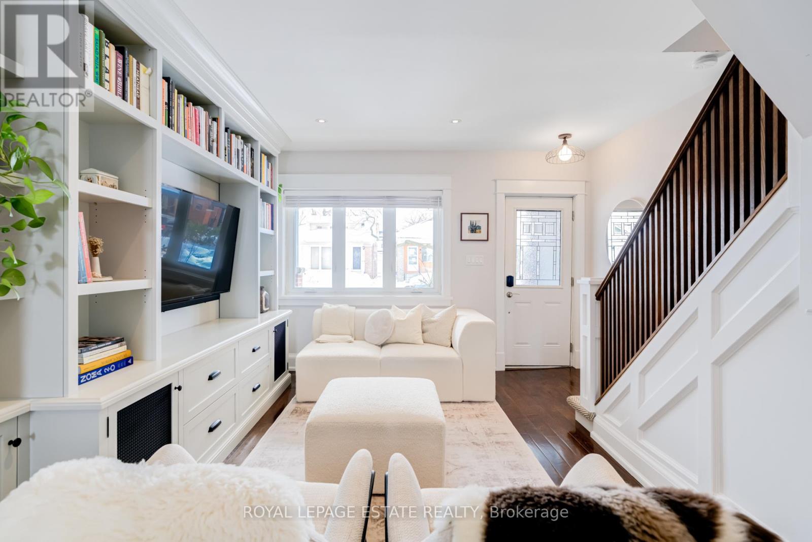 114 Springdale Boulevard, Toronto, Ontario  M4J 1W9 - Photo 6 - E12774882