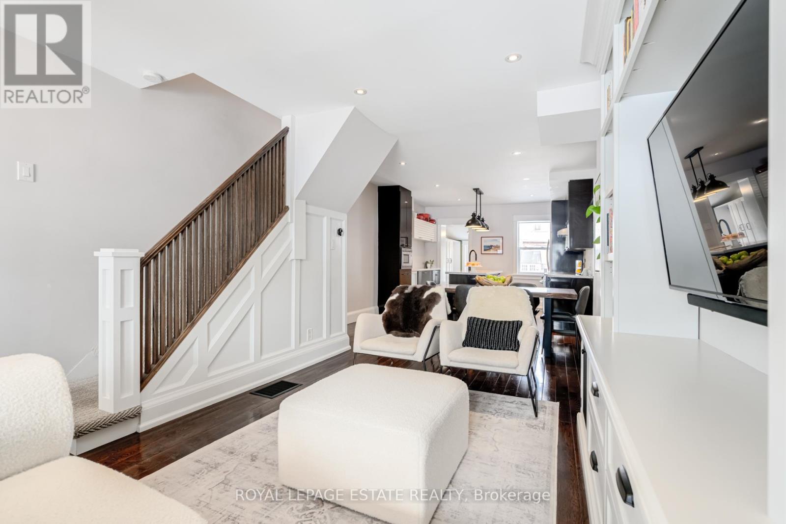 114 Springdale Boulevard, Toronto, Ontario  M4J 1W9 - Photo 7 - E12774882