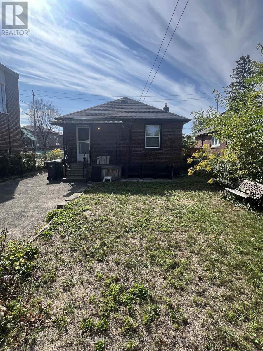 322 Cosburn Avenue, Toronto, Ontario  M4J 2M9 - Photo 5 - E12774930