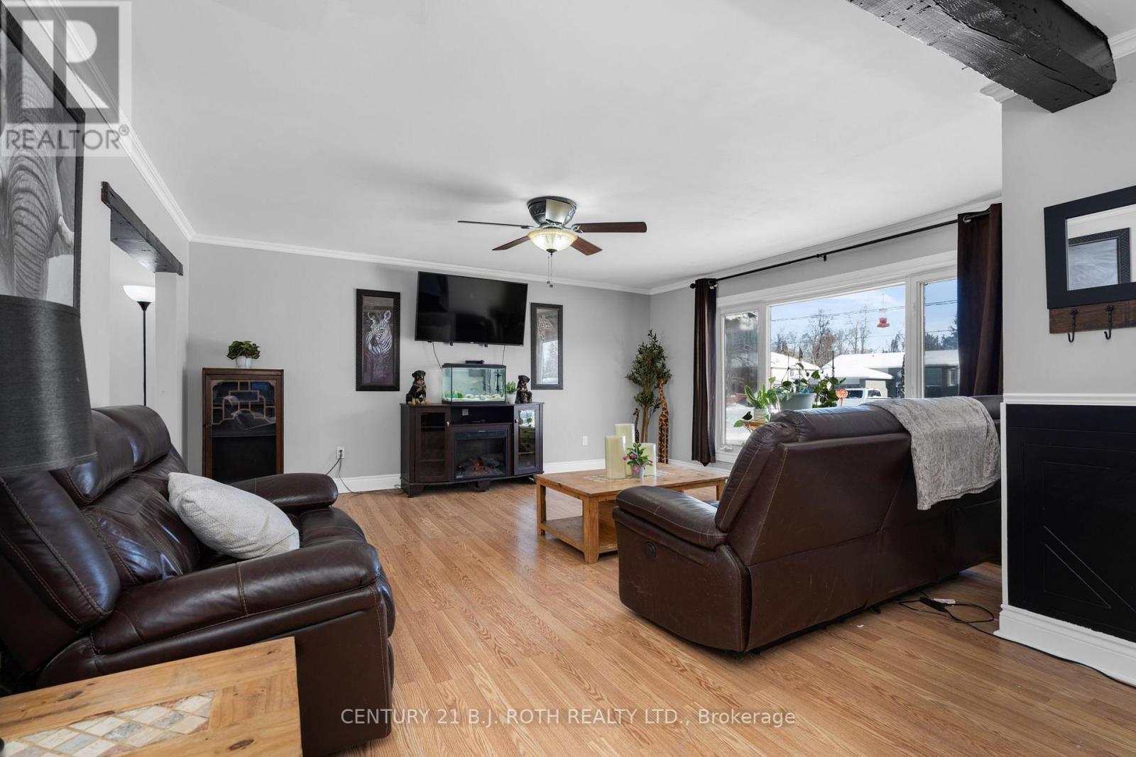 1032 Gilmore Avenue, Innisfil (Lefroy), Ontario  L0L 1W0 - Photo 6 - N12774696