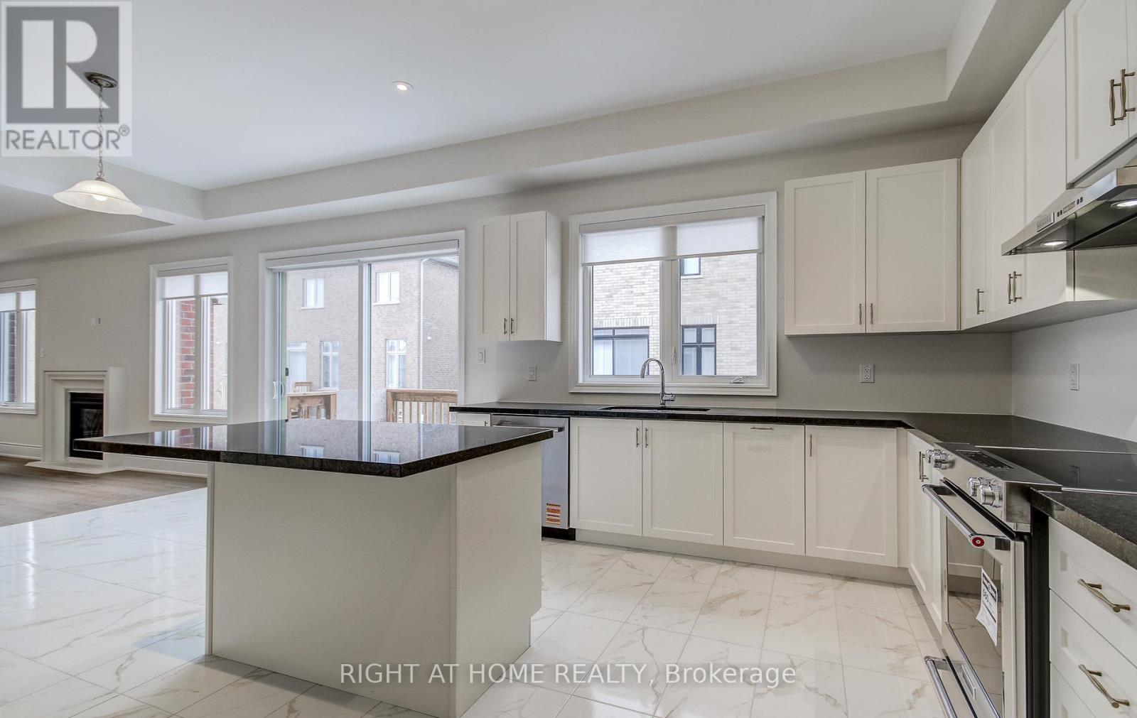 51 Lorrain Hand Crescent, Georgina, Ontario  L4P 0T2 - Photo 10 - N12774940