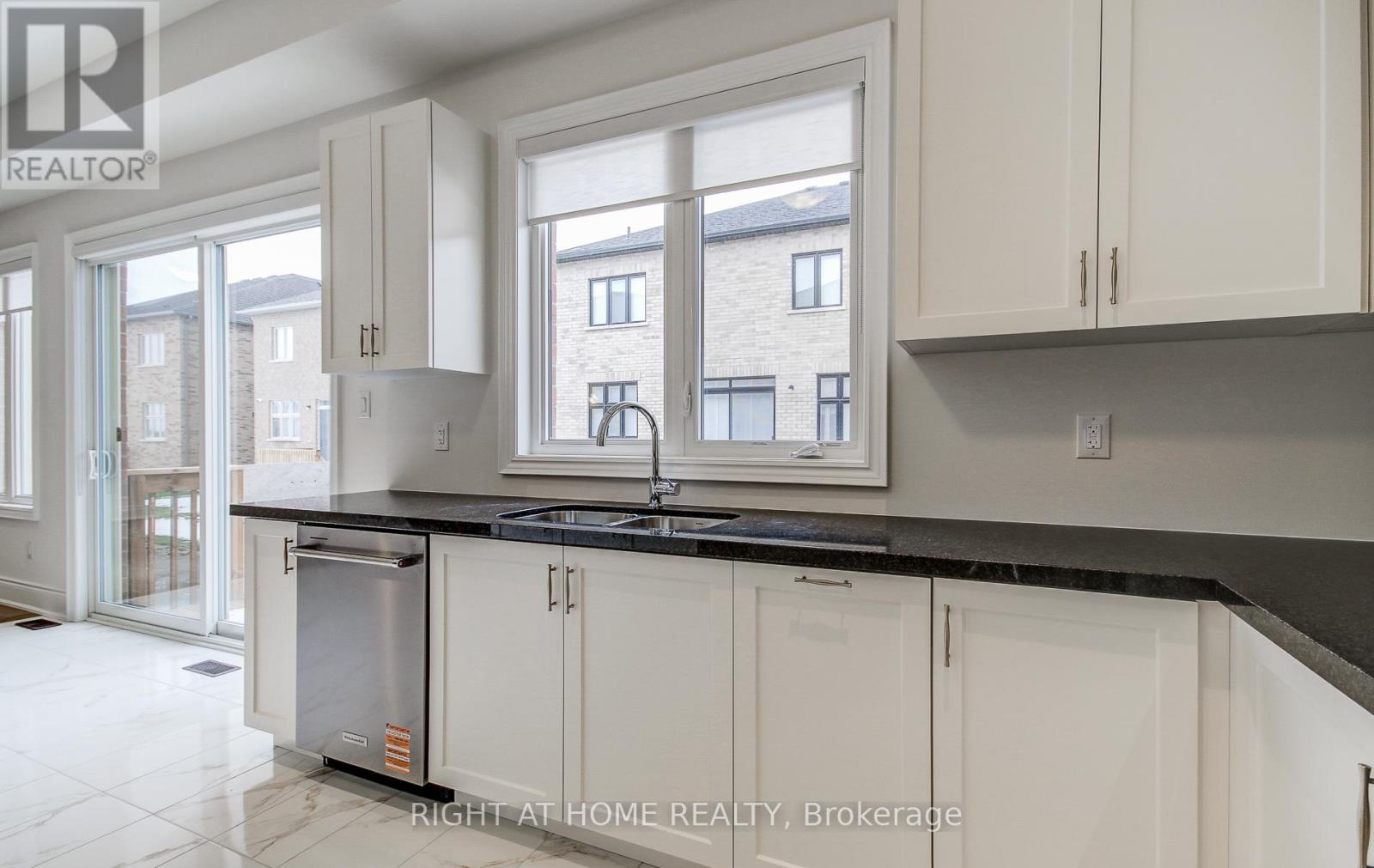 51 Lorrain Hand Crescent, Georgina, Ontario  L4P 0T2 - Photo 11 - N12774940