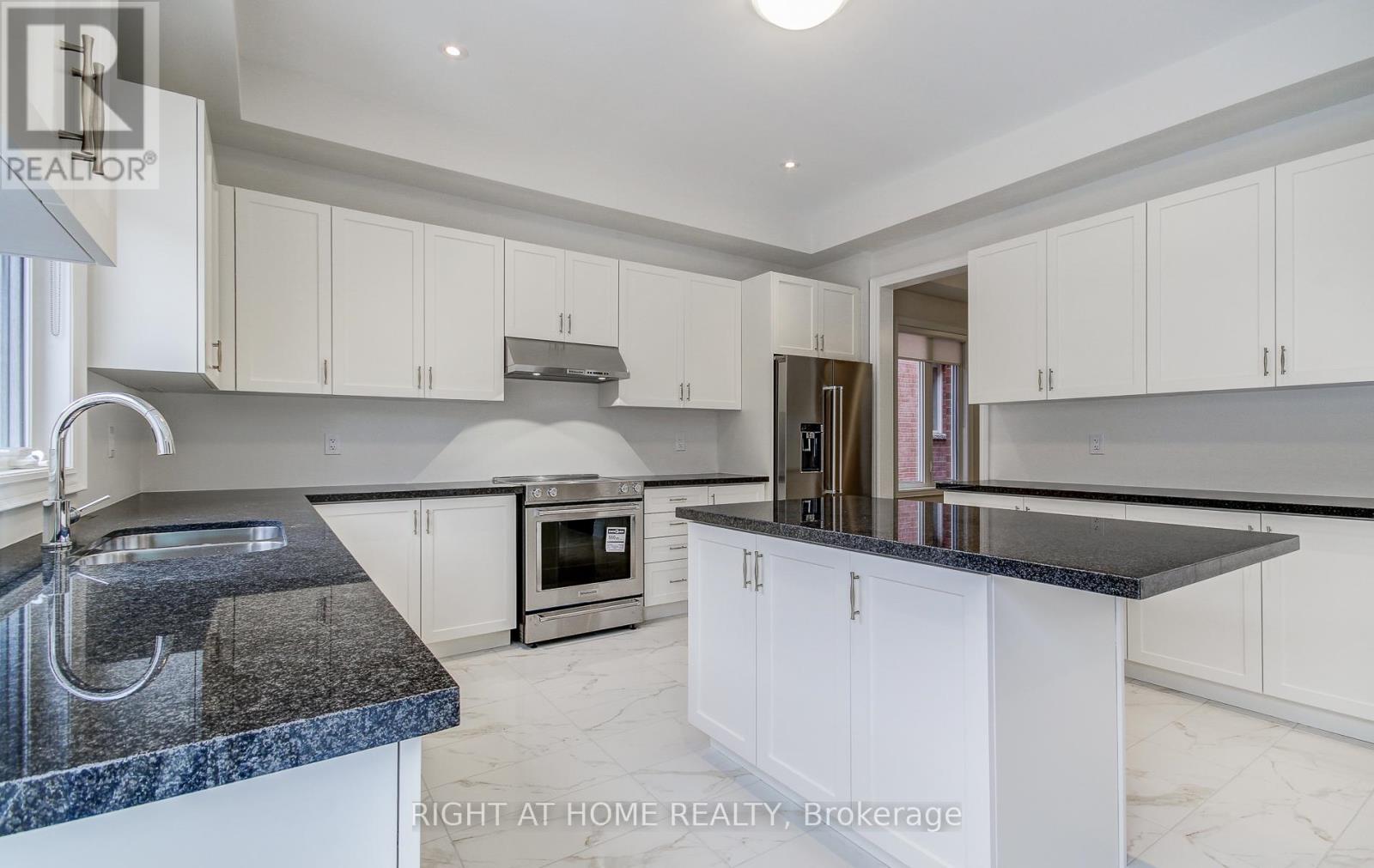 51 Lorrain Hand Crescent, Georgina, Ontario  L4P 0T2 - Photo 14 - N12774940