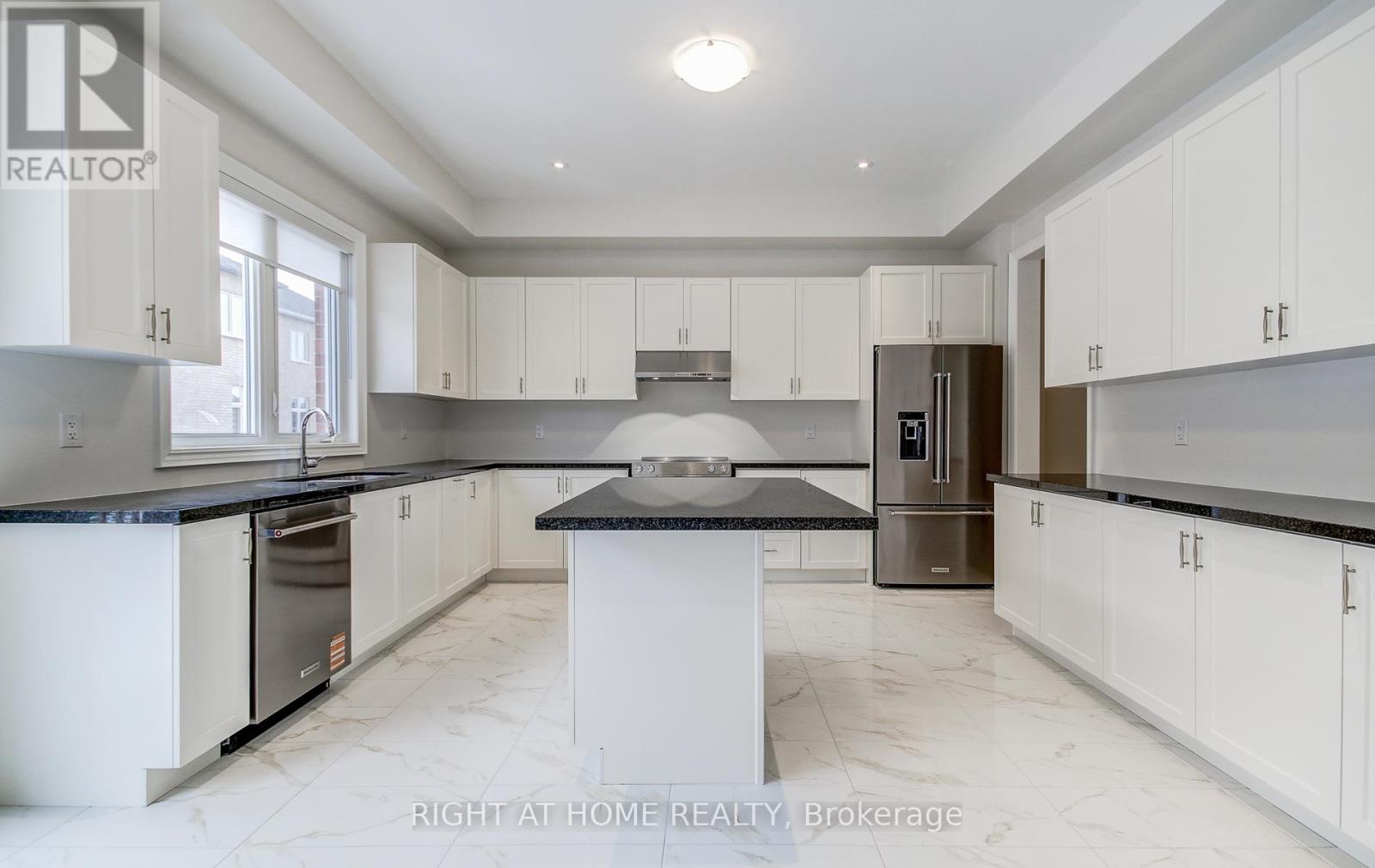 51 Lorrain Hand Crescent, Georgina, Ontario  L4P 0T2 - Photo 15 - N12774940