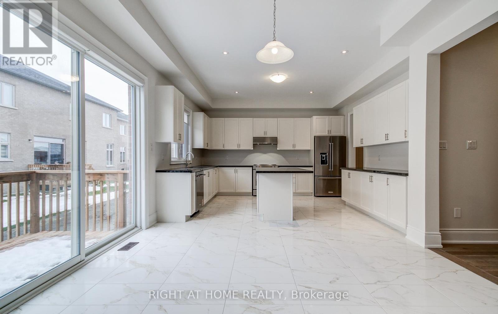 51 Lorrain Hand Crescent, Georgina, Ontario  L4P 0T2 - Photo 18 - N12774940