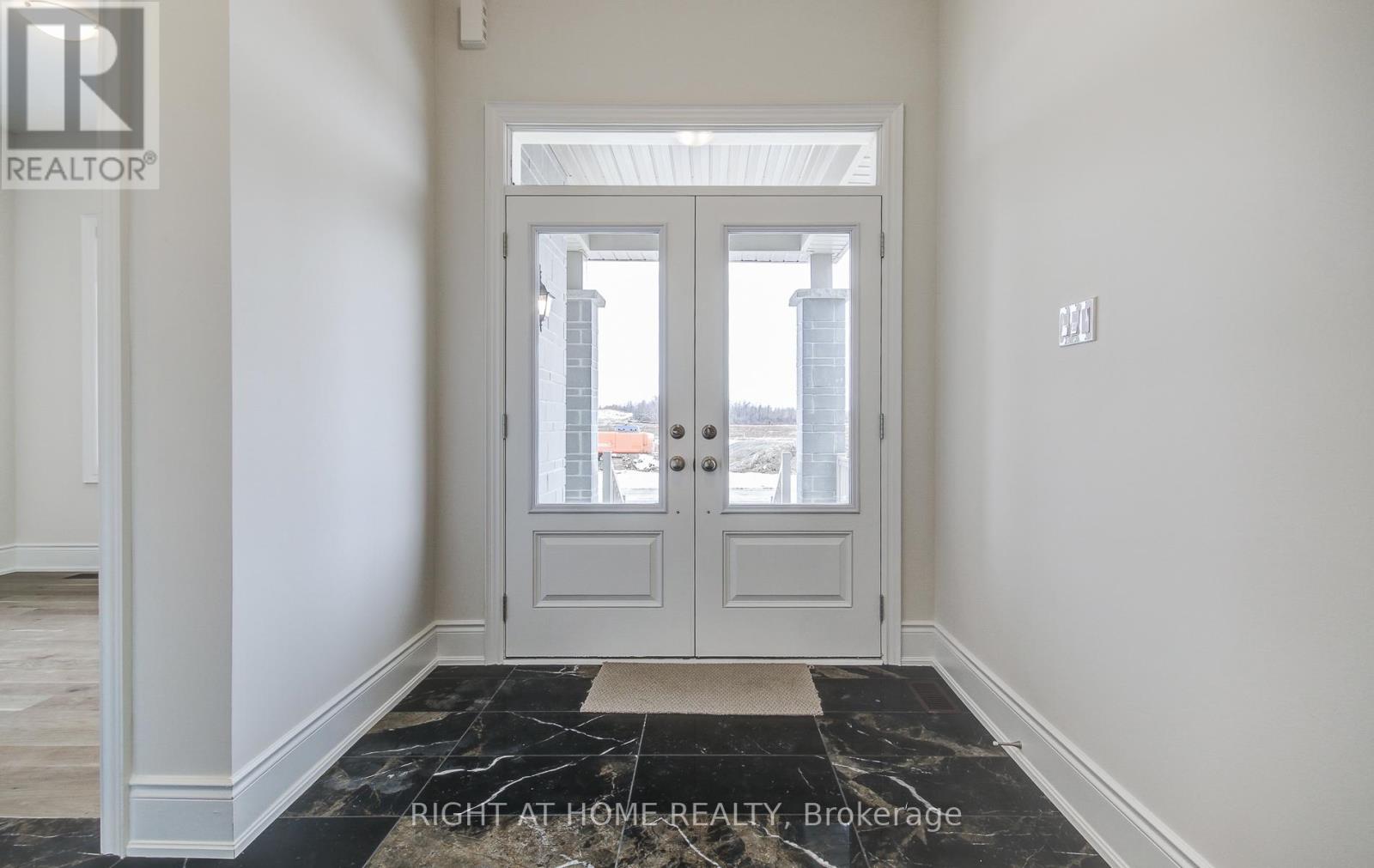 51 Lorrain Hand Crescent, Georgina, Ontario  L4P 0T2 - Photo 2 - N12774940