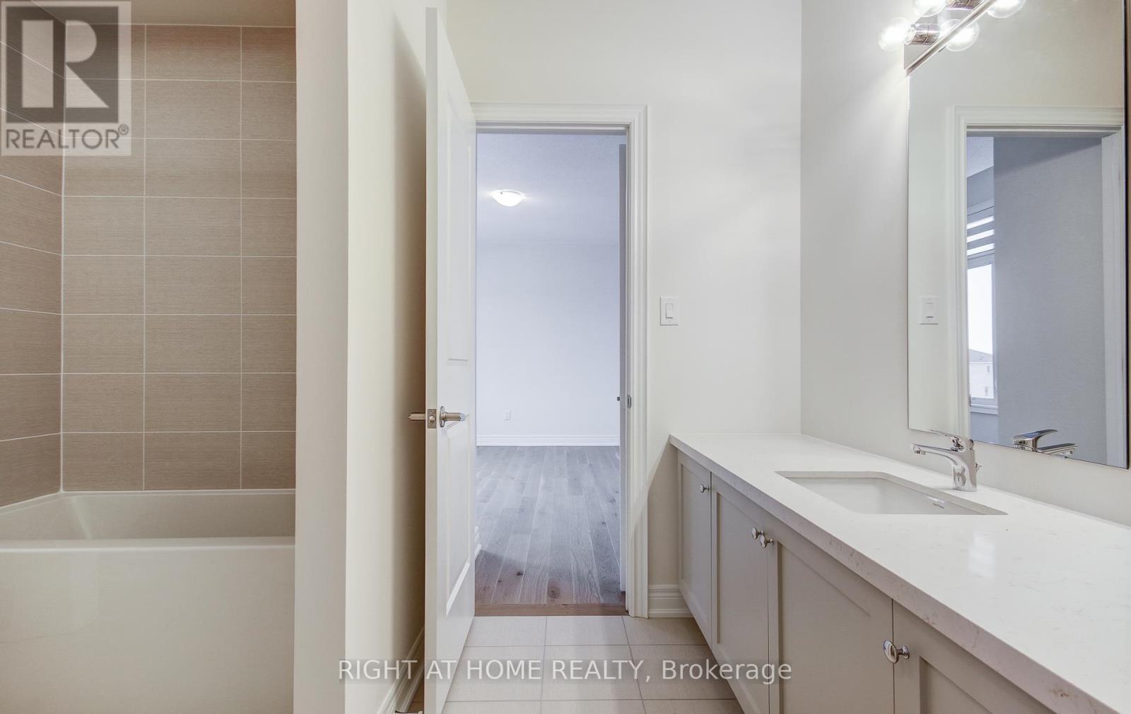 51 Lorrain Hand Crescent, Georgina, Ontario  L4P 0T2 - Photo 28 - N12774940