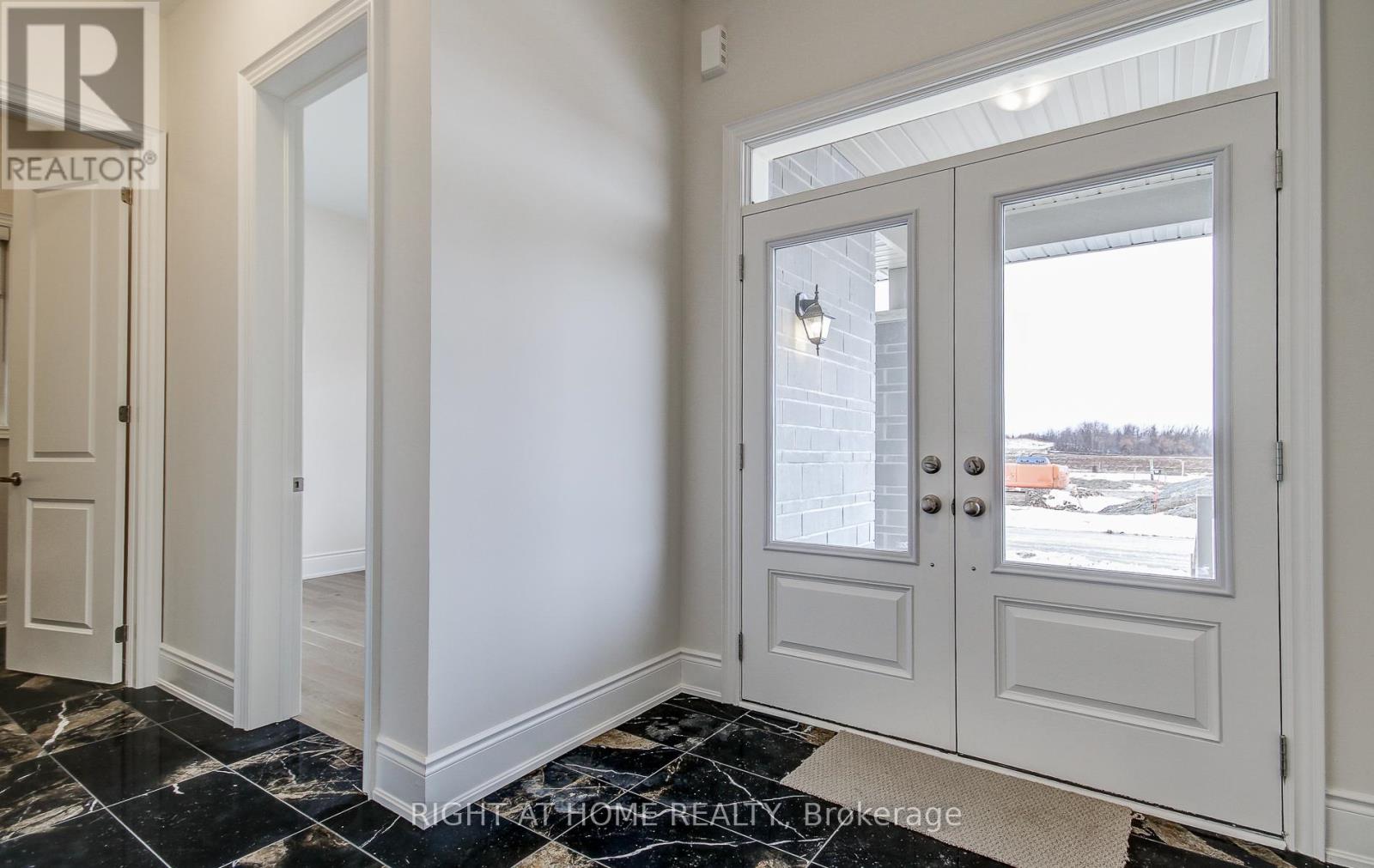 51 Lorrain Hand Crescent, Georgina, Ontario  L4P 0T2 - Photo 3 - N12774940