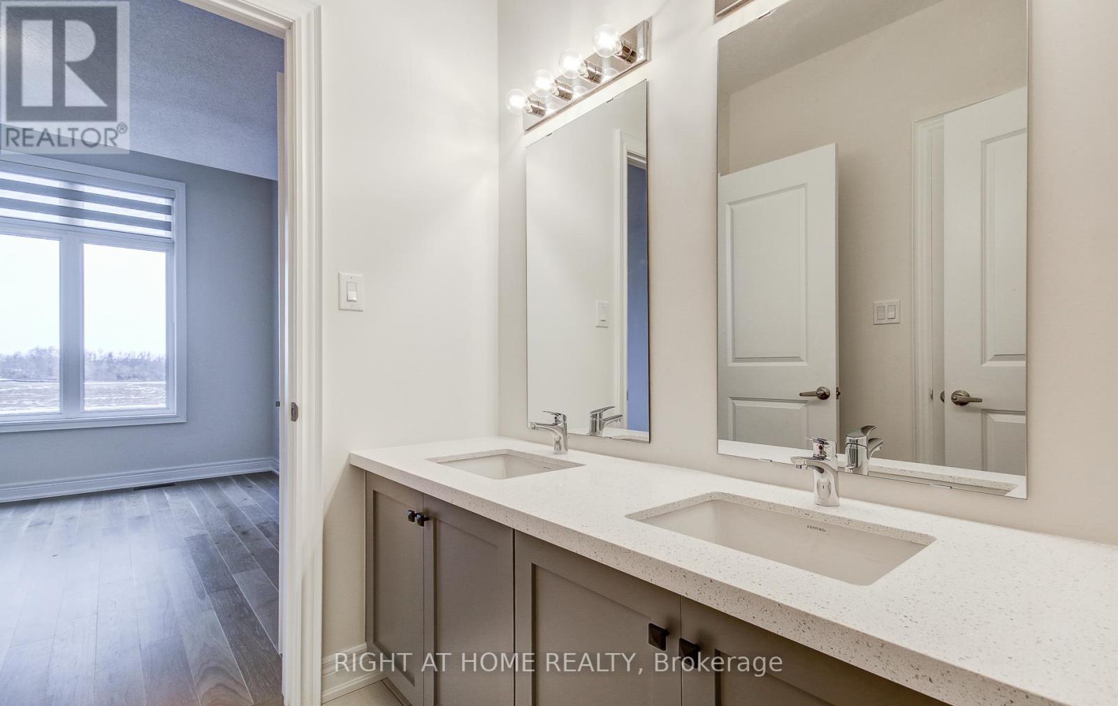 51 Lorrain Hand Crescent, Georgina, Ontario  L4P 0T2 - Photo 33 - N12774940