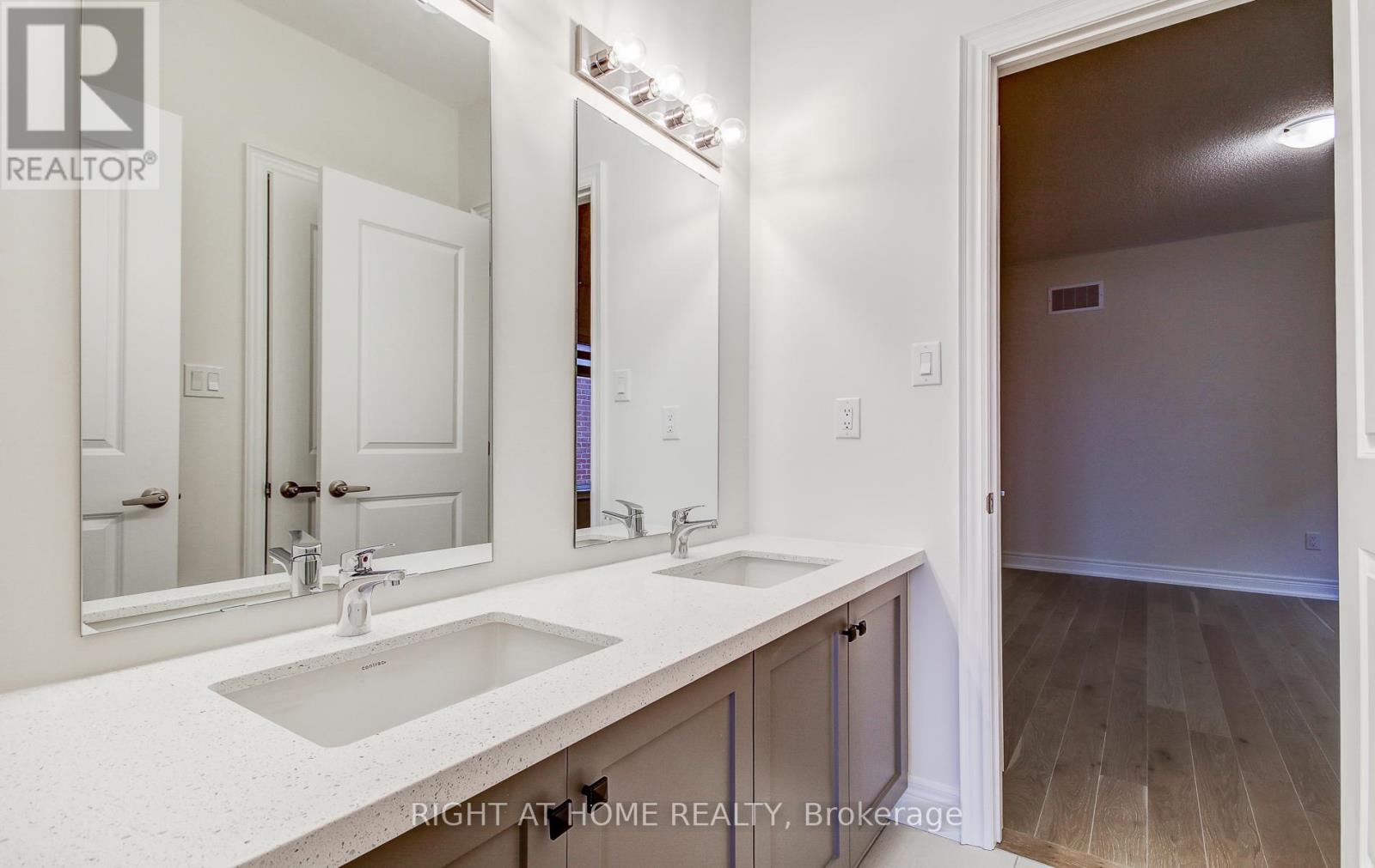 51 Lorrain Hand Crescent, Georgina, Ontario  L4P 0T2 - Photo 35 - N12774940