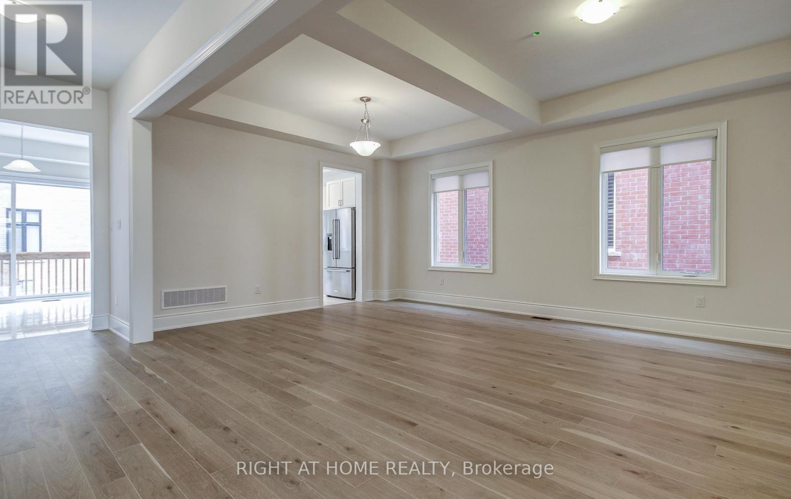 51 Lorrain Hand Crescent, Georgina, Ontario  L4P 0T2 - Photo 7 - N12774940