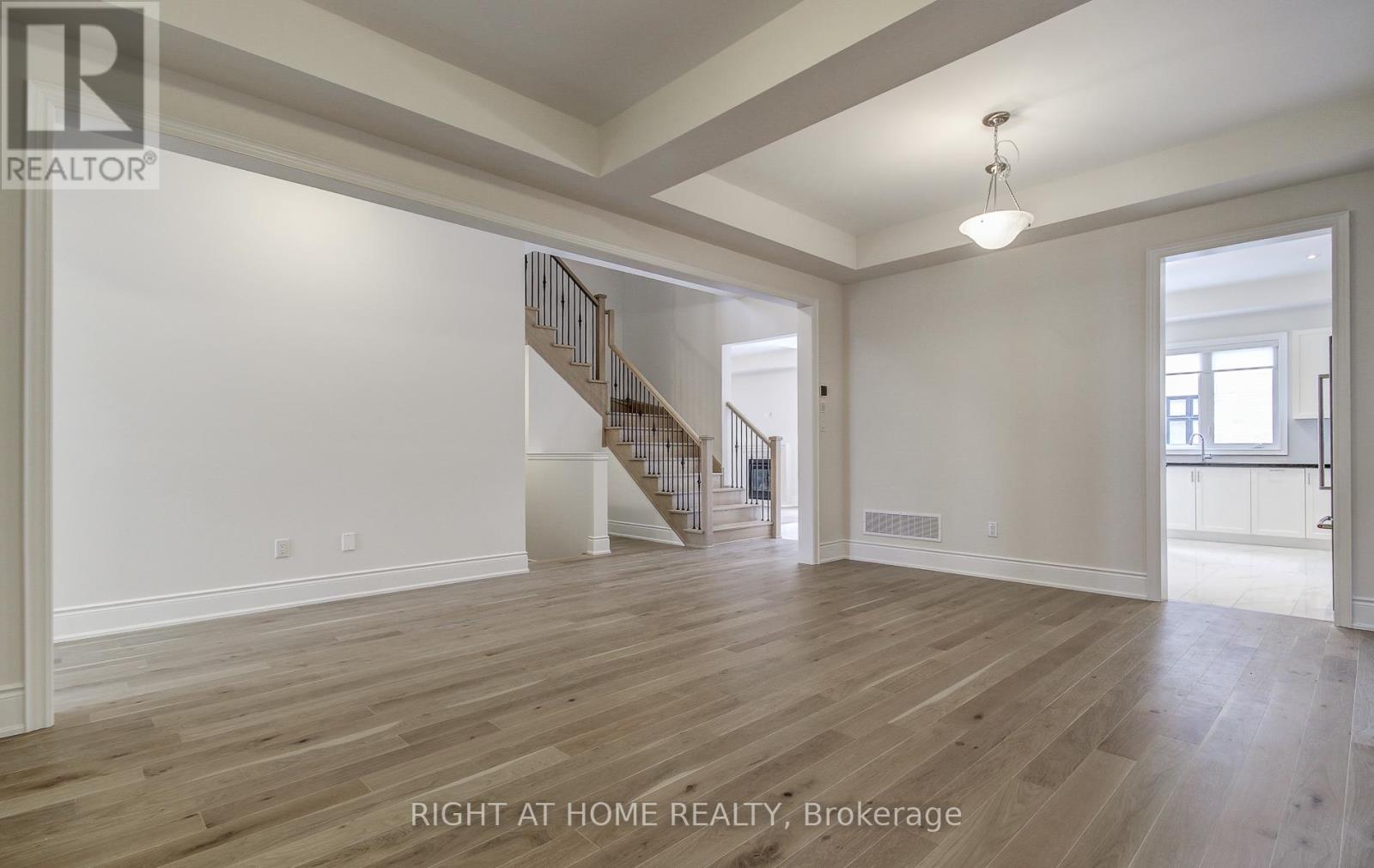 51 Lorrain Hand Crescent, Georgina, Ontario  L4P 0T2 - Photo 8 - N12774940