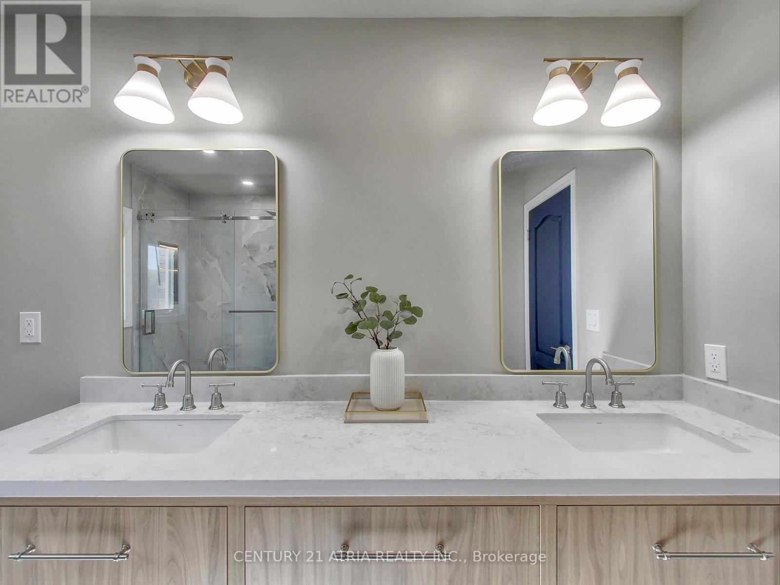 2 Whalen Court, Richmond Hill, Ontario  L4C 9T5 - Photo 28 - N12774960