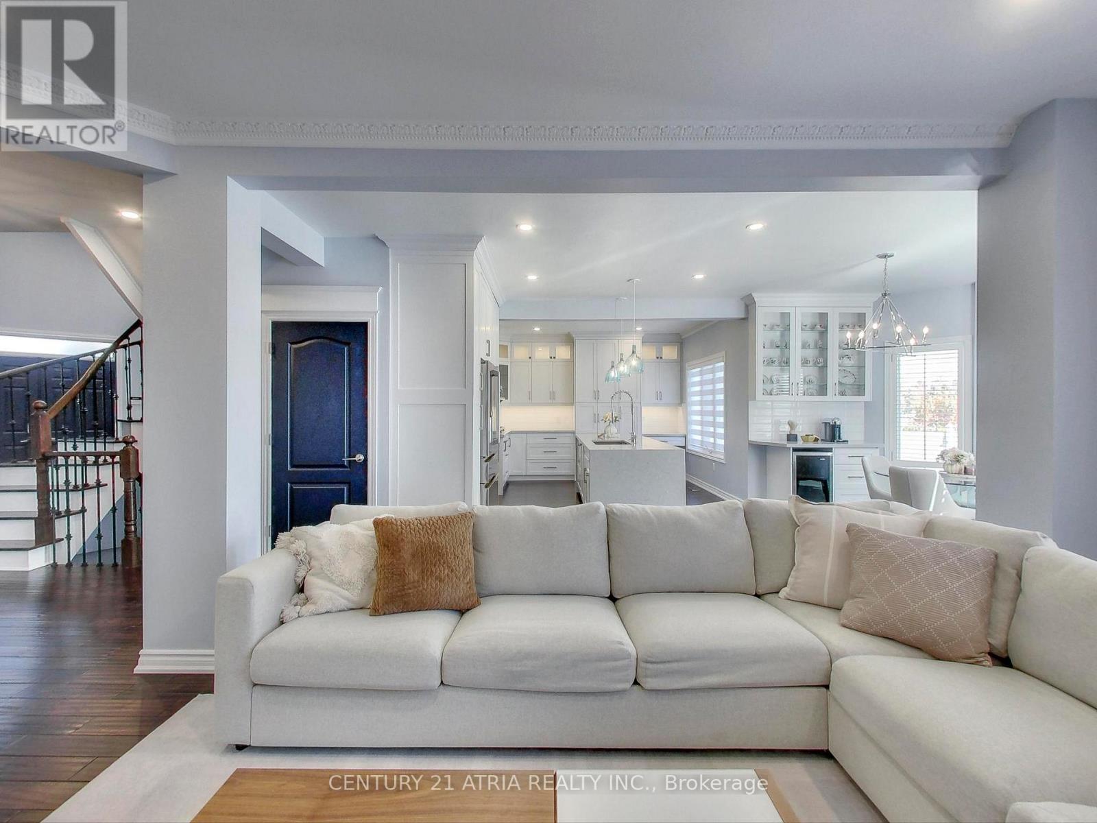 2 Whalen Court, Richmond Hill, Ontario  L4C 9T5 - Photo 7 - N12774960