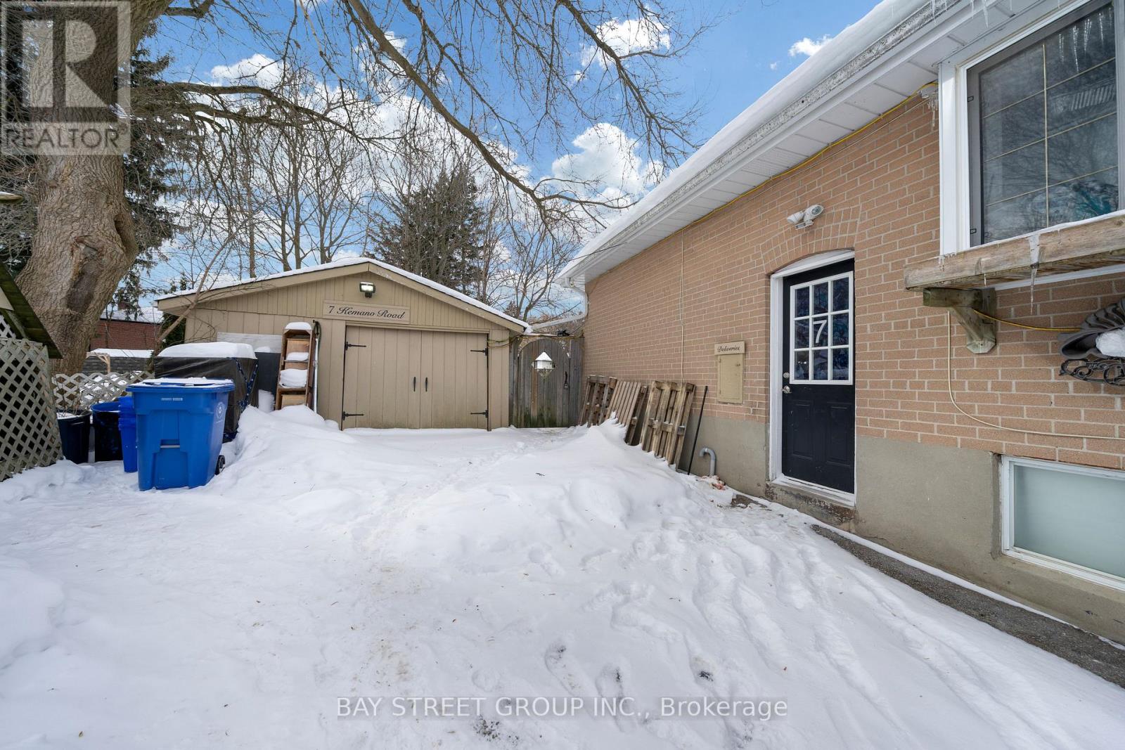 7 Kemano Road, Aurora, Ontario  L4G 2X9 - Photo 2 - N12685254