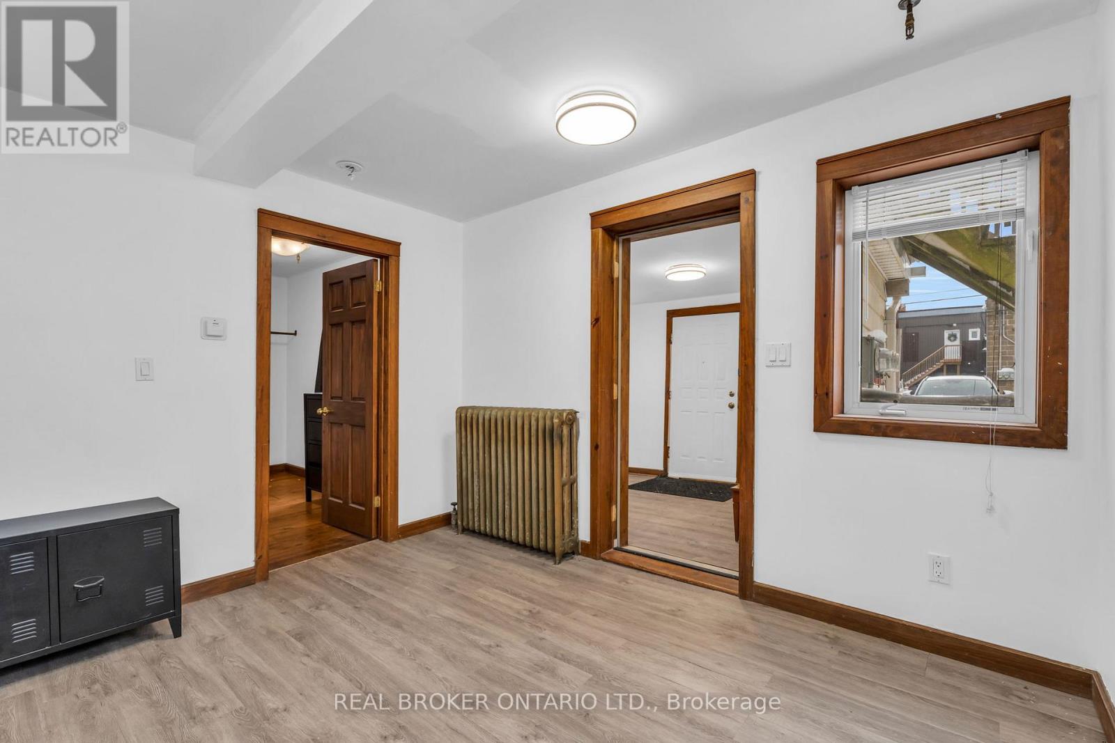 Unit B - 18 First Avenue, Orangeville, Ontario  L9W 1H8 - Photo 2 - W12771020