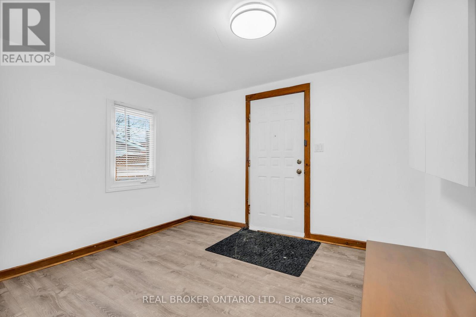 Unit B - 18 First Avenue, Orangeville, Ontario  L9W 1H8 - Photo 10 - W12771020