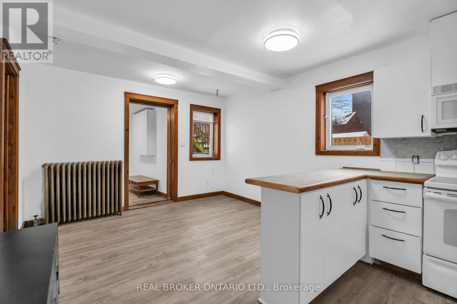 Unit B - 18 First Avenue, Orangeville, Ontario  L9W 1H8 - Photo 4 - W12771020