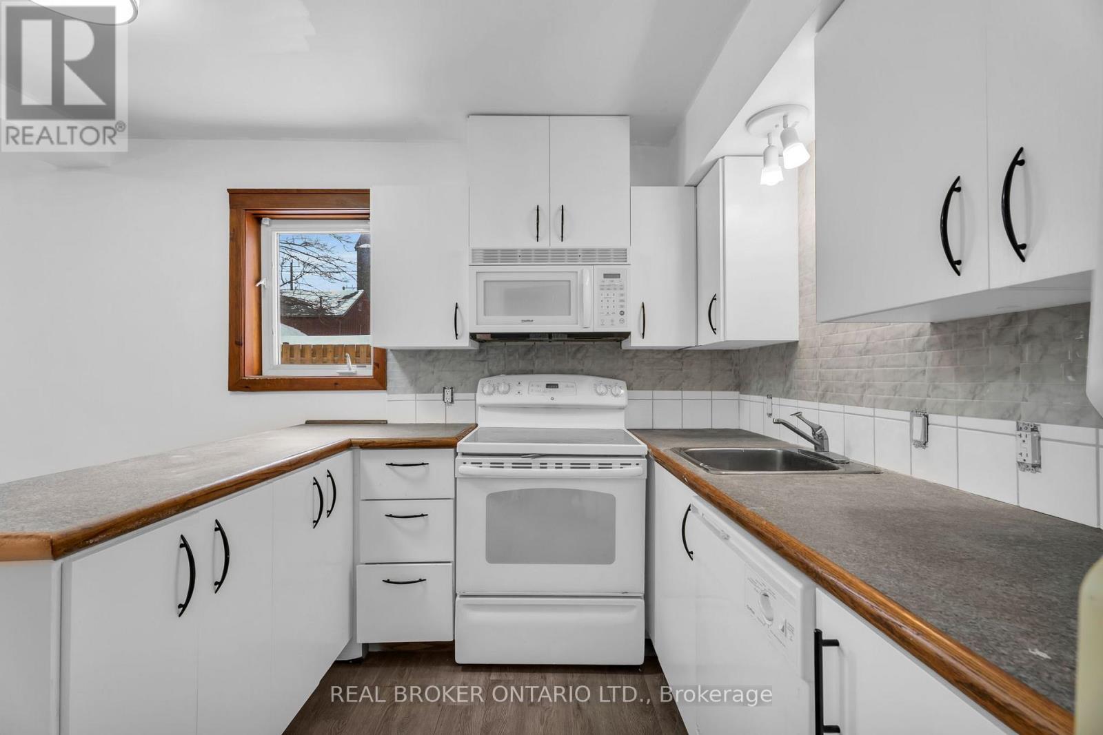 Unit B - 18 First Avenue, Orangeville, Ontario  L9W 1H8 - Photo 5 - W12771020