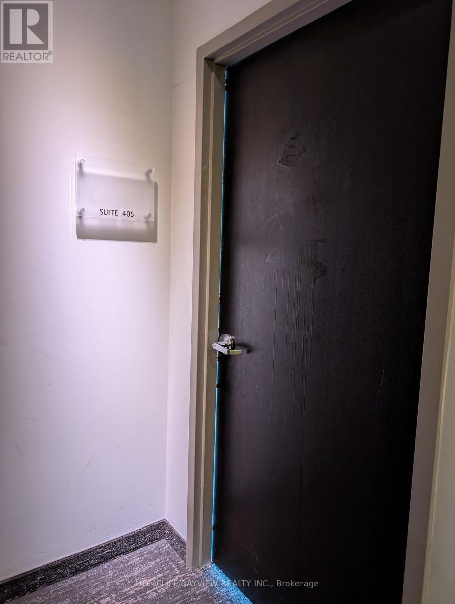 405 - 218 Export Boulevard N, Mississauga, Ontario  L5S 0A7 - Photo 8 - W12772654