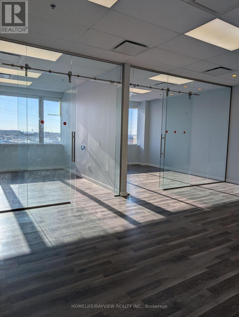 405 - 218 Export Boulevard N, Mississauga, Ontario  L5S 0A7 - Photo 7 - W12772654