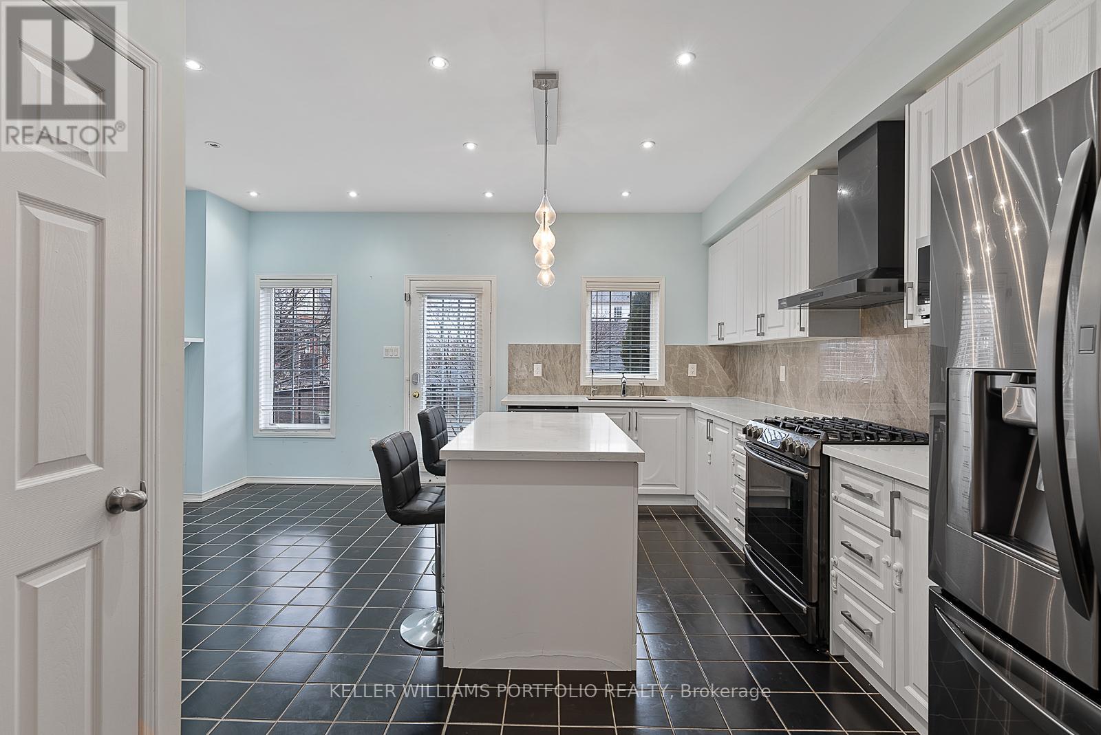 118 Gatwick Drive, Oakville, Ontario  L6H 6V3 - Photo 11 - W12774748