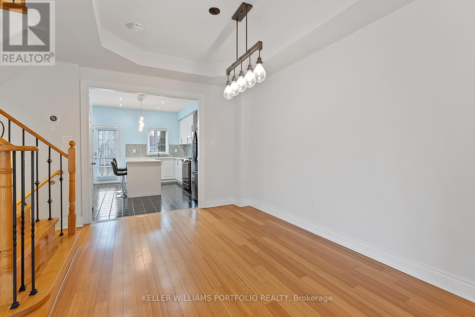 118 Gatwick Drive, Oakville, Ontario  L6H 6V3 - Photo 8 - W12774748