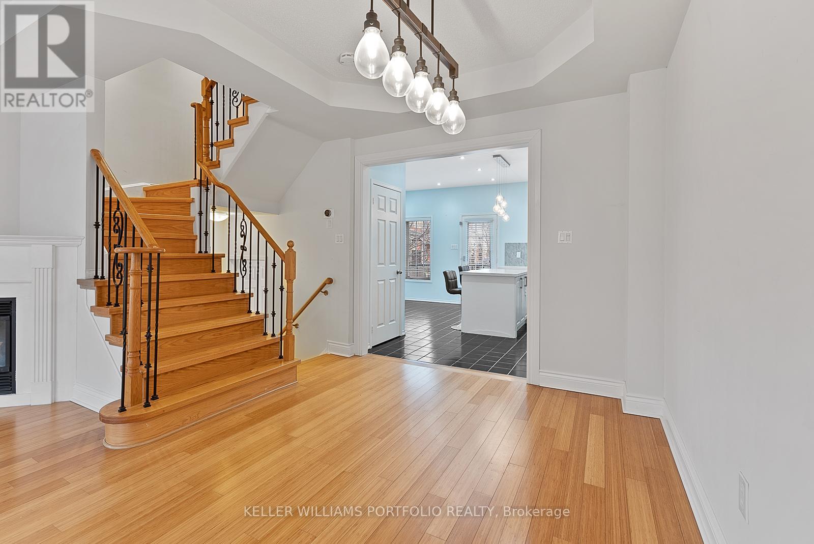 118 Gatwick Drive, Oakville, Ontario  L6H 6V3 - Photo 9 - W12774748