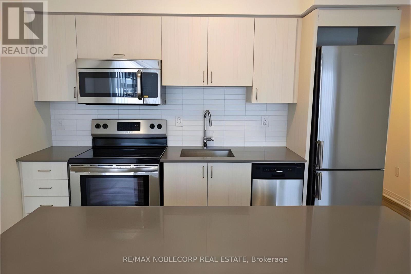 8 - 155 William Duncan Road, Toronto, Ontario  M3K 2B8 - Photo 5 - W12774762