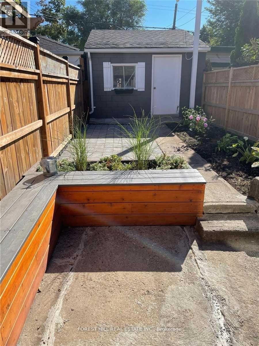 Main - 137 Earlscourt Avenue, Toronto, Ontario  M6E 4A8 - Photo 10 - W12774780