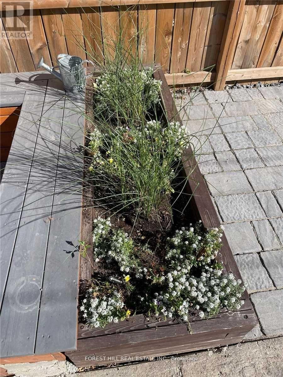 Main - 137 Earlscourt Avenue, Toronto, Ontario  M6E 4A8 - Photo 11 - W12774780