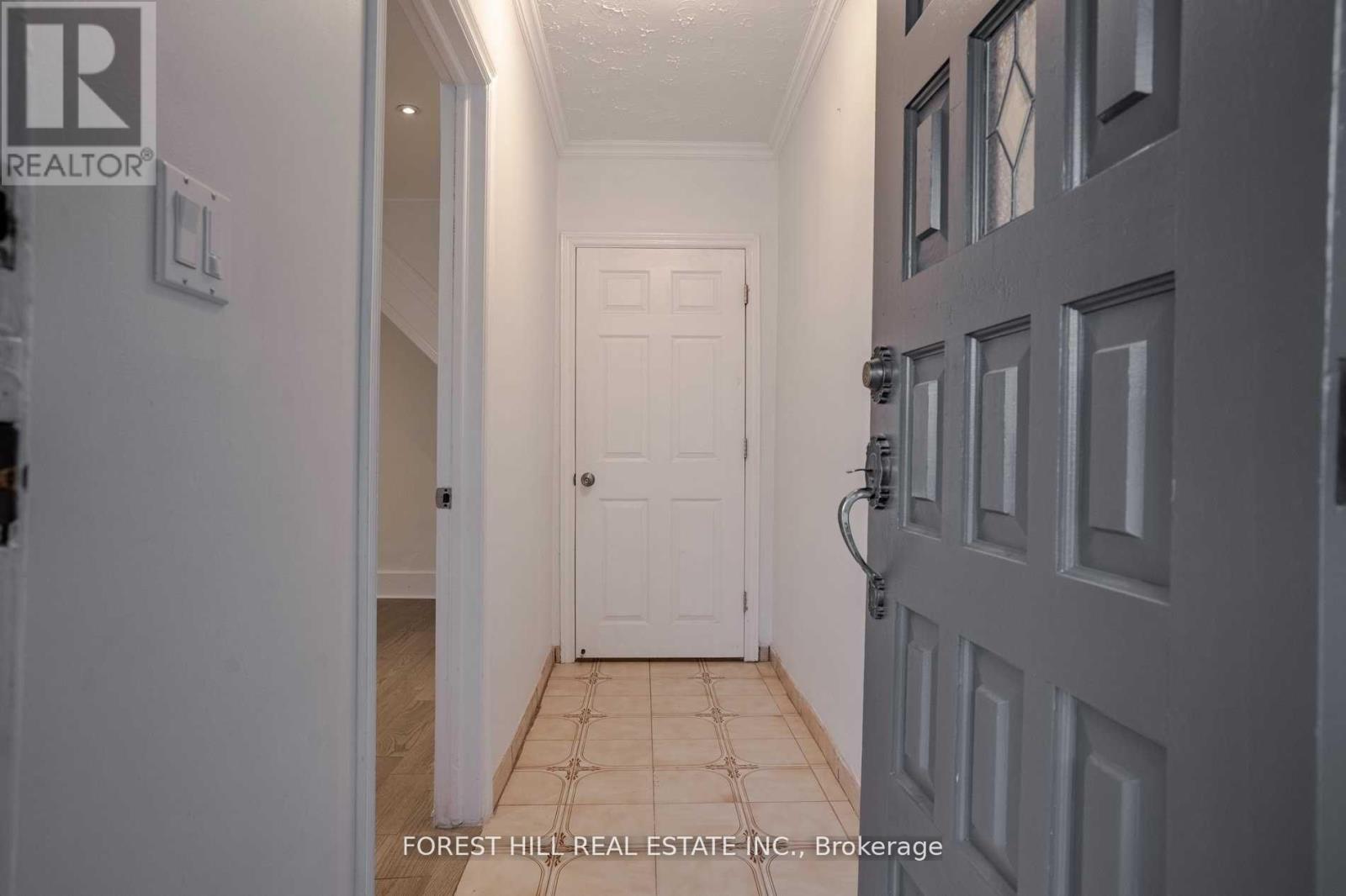 Main - 137 Earlscourt Avenue, Toronto, Ontario  M6E 4A8 - Photo 14 - W12774780